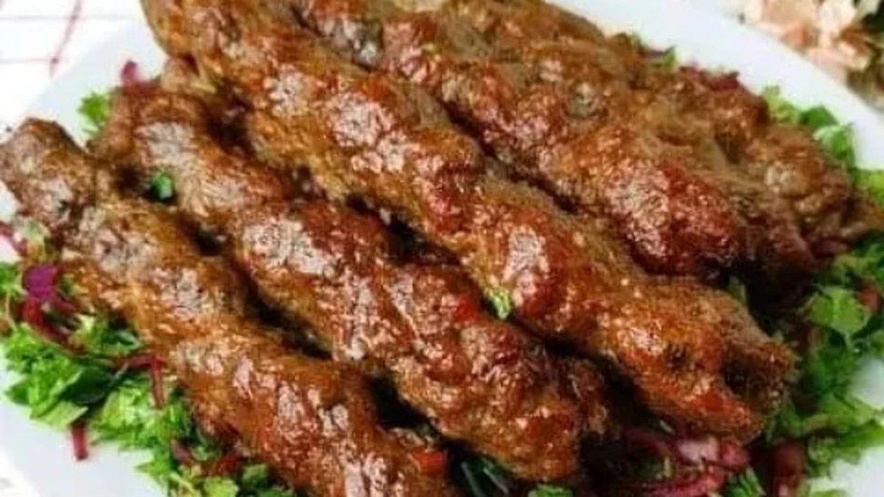 الكفتة المشوية على طريقة الحاتي الأصلية وأهم أسرار نجاحها وتماسكها بالمنزل